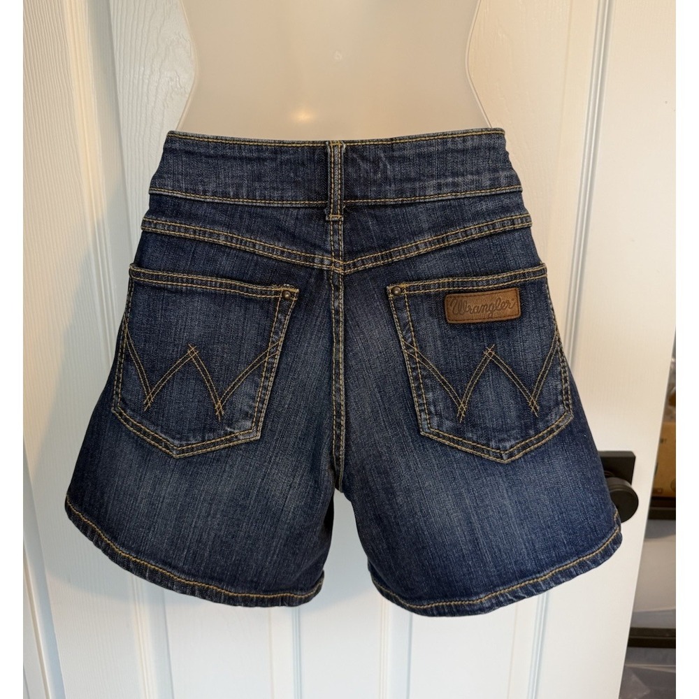 Vintage Y2K Wrangler Blue Medium Wash Low Rise Denim Womens Shorts Size 5/6